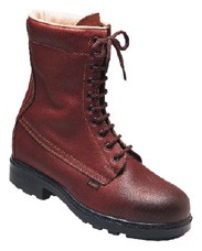 BOTA PETROLERA Capellada: Cuero flor hidrofugado Matricería: Bota Suela: Poliuretano. 